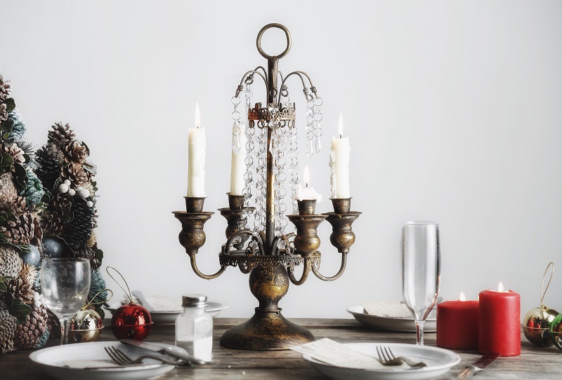 蠟燭+燭臺(tái)搭配用以起到裝飾的作用 蠟燭+燭臺(tái)搭配用以起到裝飾的作用