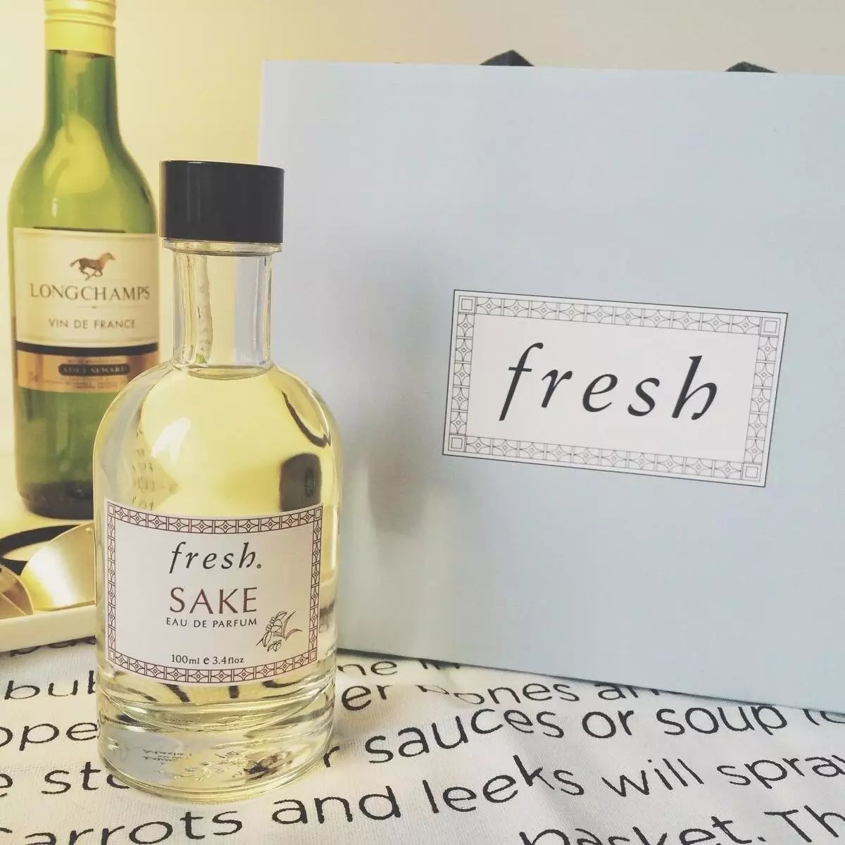 你有一沓葡萄酒味的香水，請(qǐng)接收