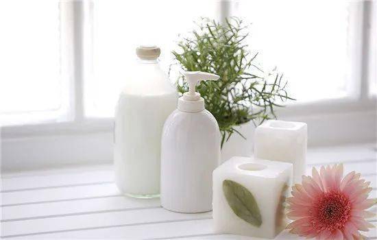 如何根據(jù)膚質(zhì)挑選沐浴露？沐浴露能否用來(lái)洗臉？