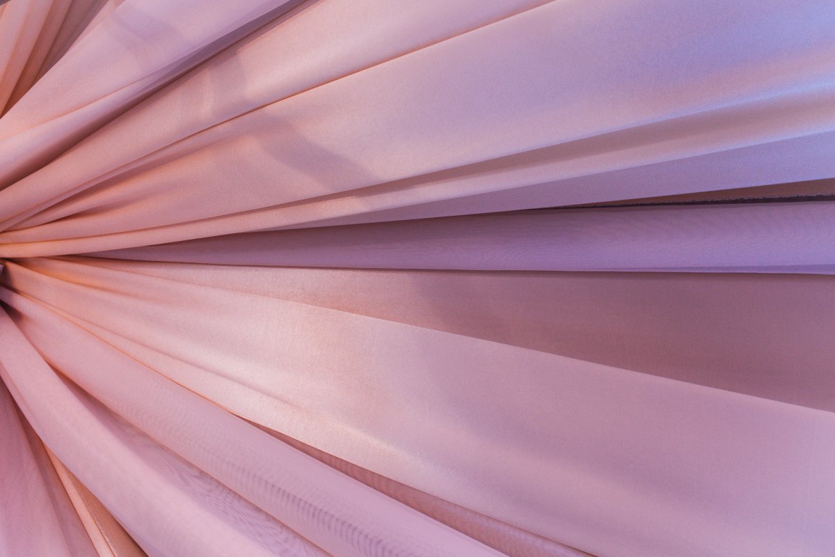 給大家推薦一些香感好的適用于布料染料的香精